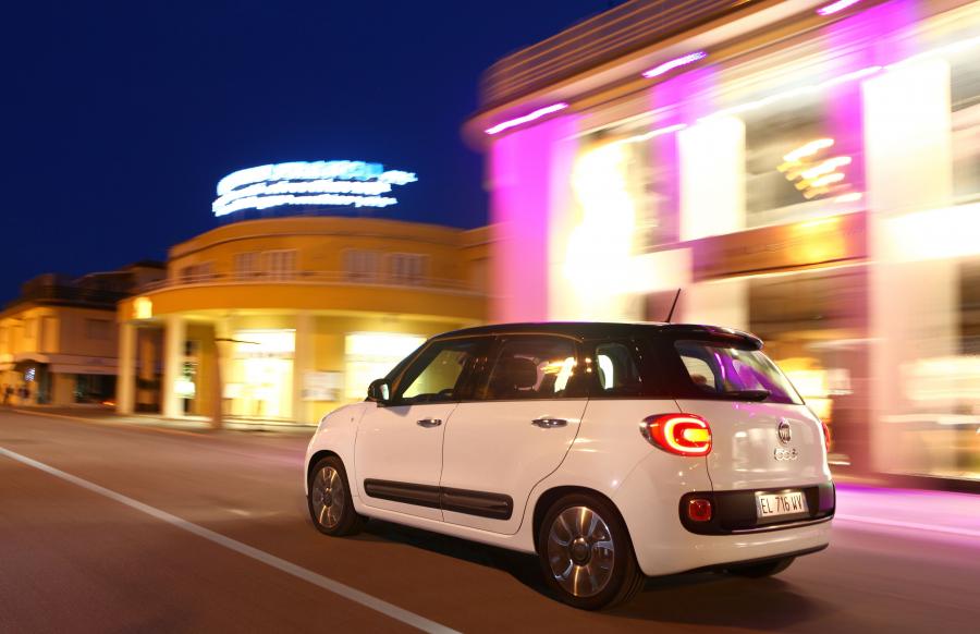  Fiat 500L 2012 года  (фото 27 из 84)